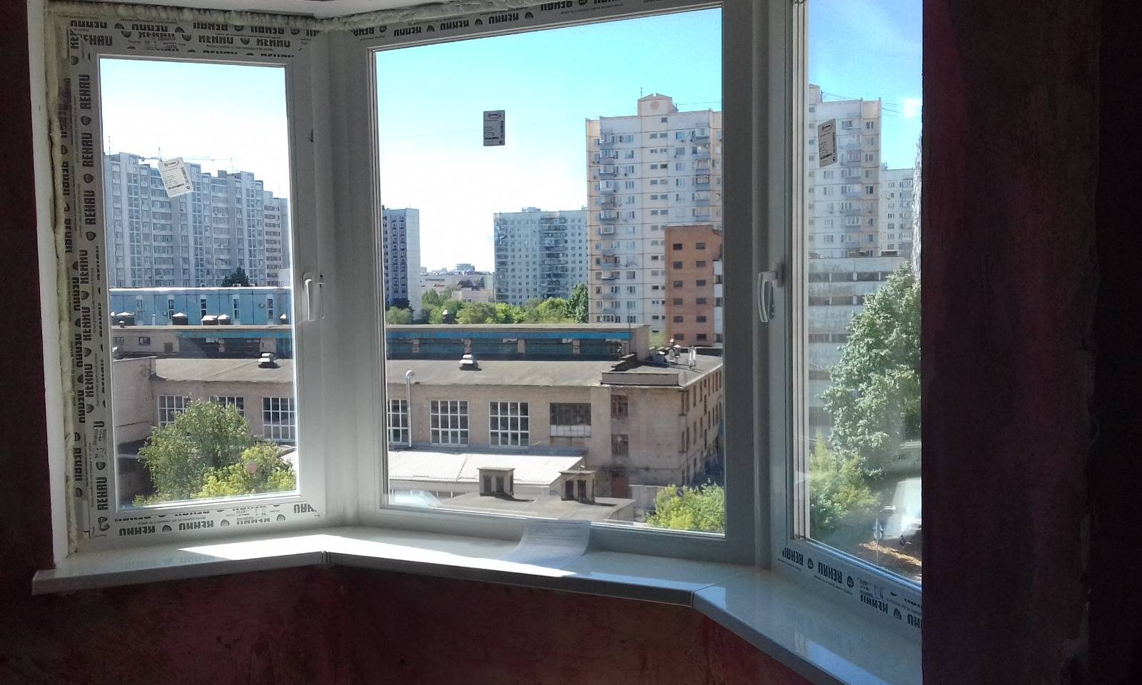 Эркерное окно Rehau в Москве